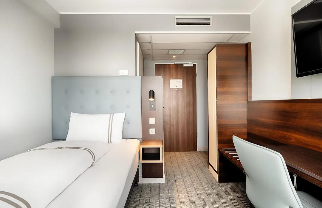 Premier Inn Berlin City Sued-1